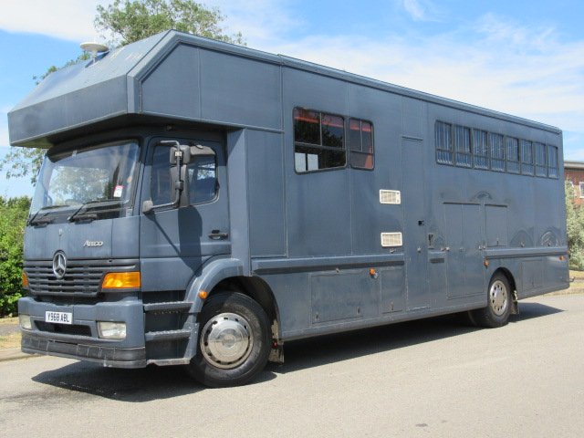 15-660-2001 Mercedes Benz Atego 18 Ton Coach built by Chaighley. Stalled for 5/6 with smart luxury... Full tilt cab
